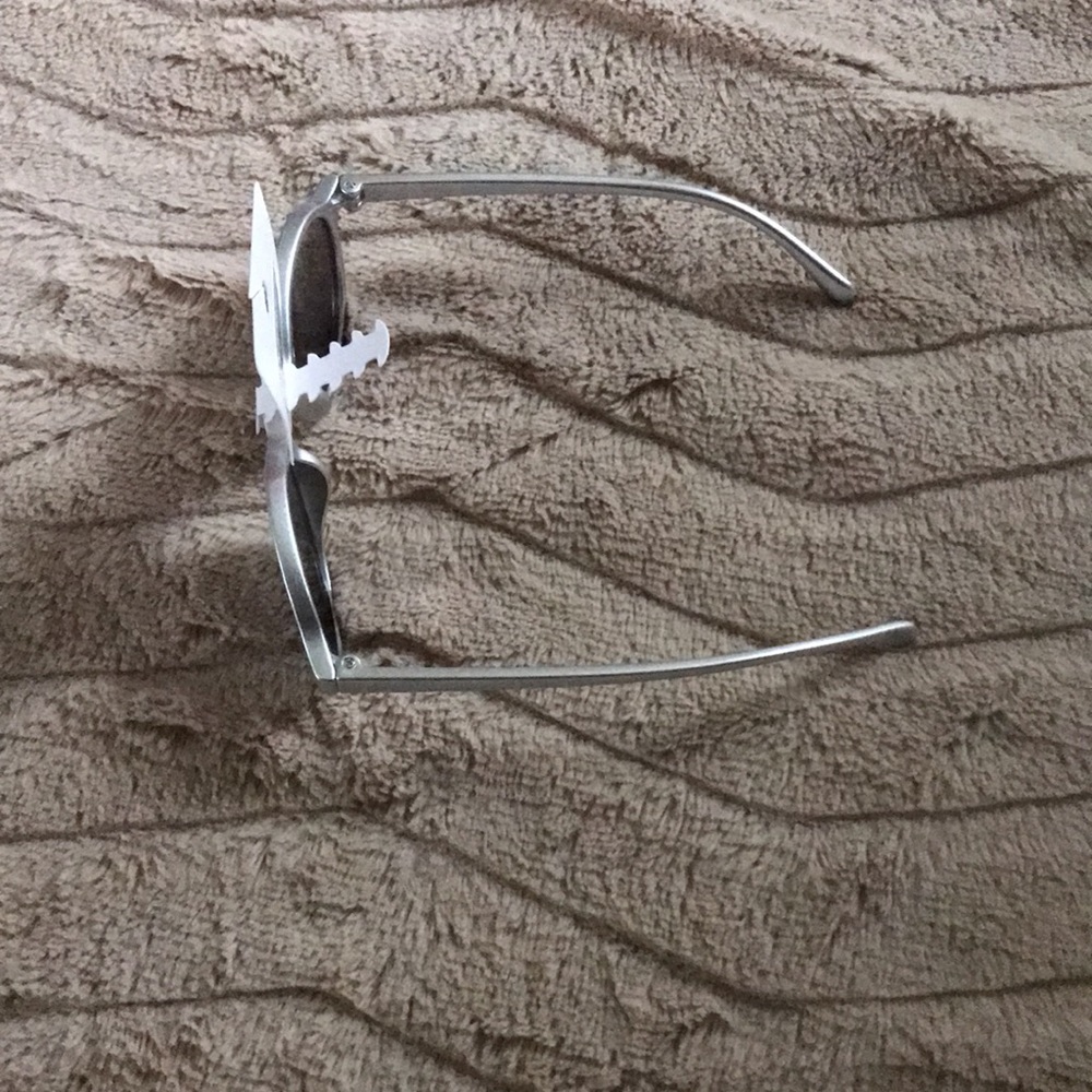 Sunglasses - Picture 7 of 7
